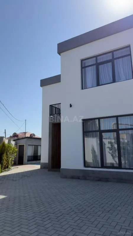 Satılır 5 otaqlı həyət evi 180 m²