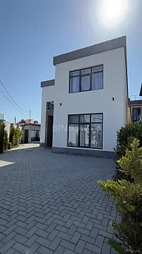 Satılır 5 otaqlı həyət evi 180 m²