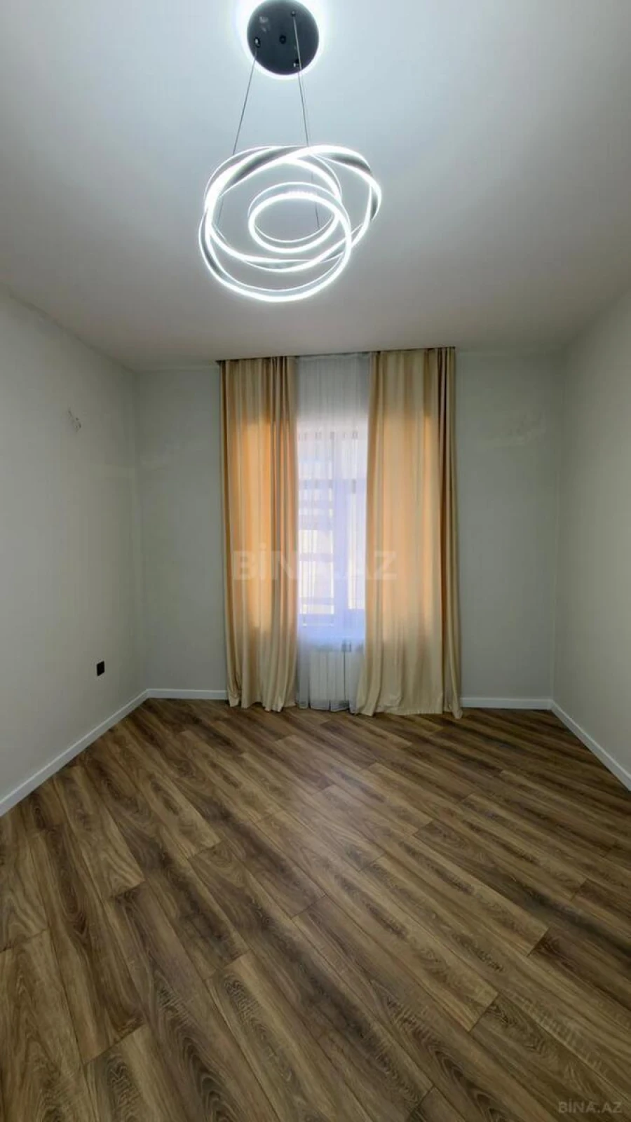 Satılır 5 otaqlı həyət evi 180 m²