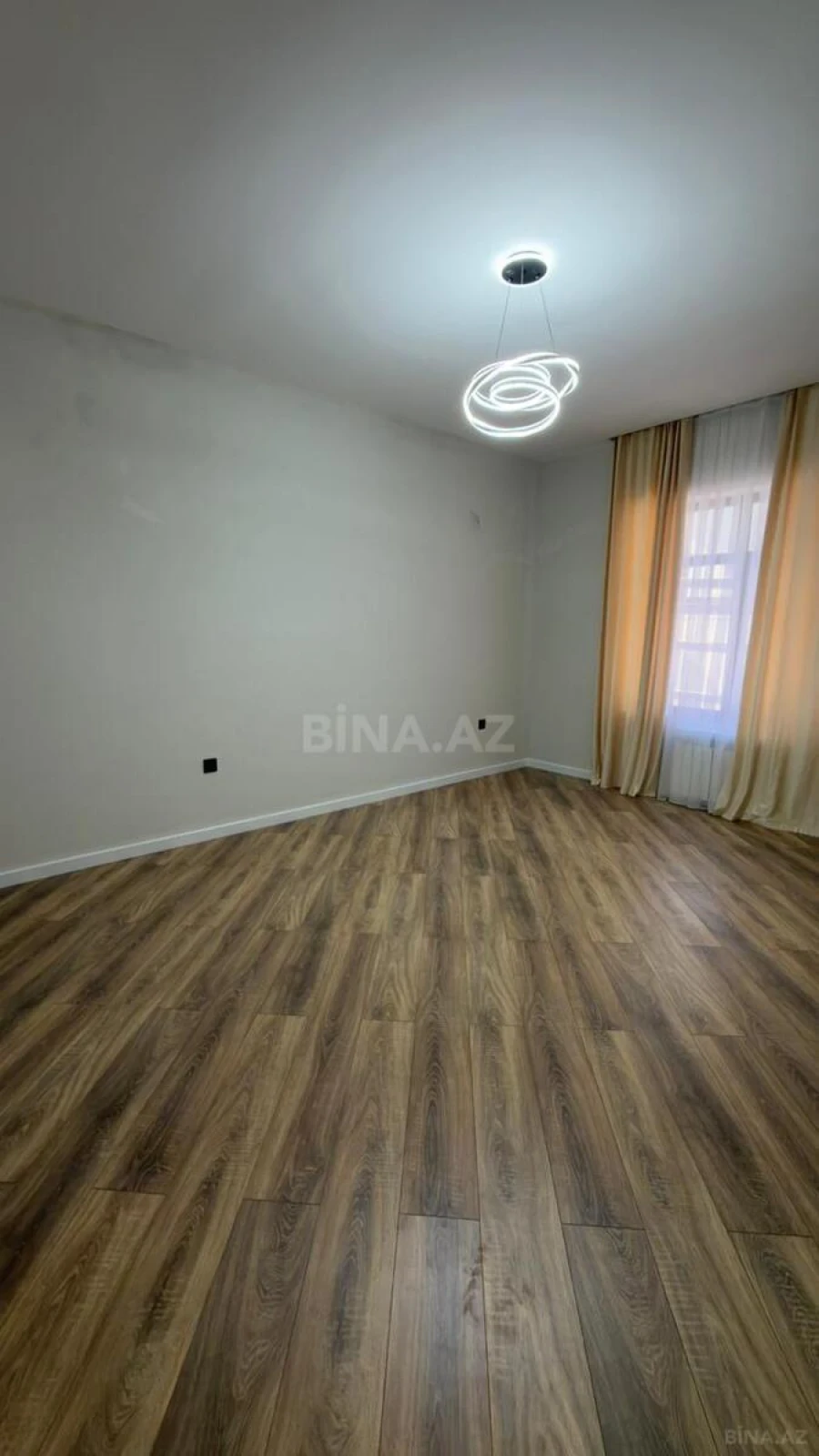 Satılır 5 otaqlı həyət evi 180 m²