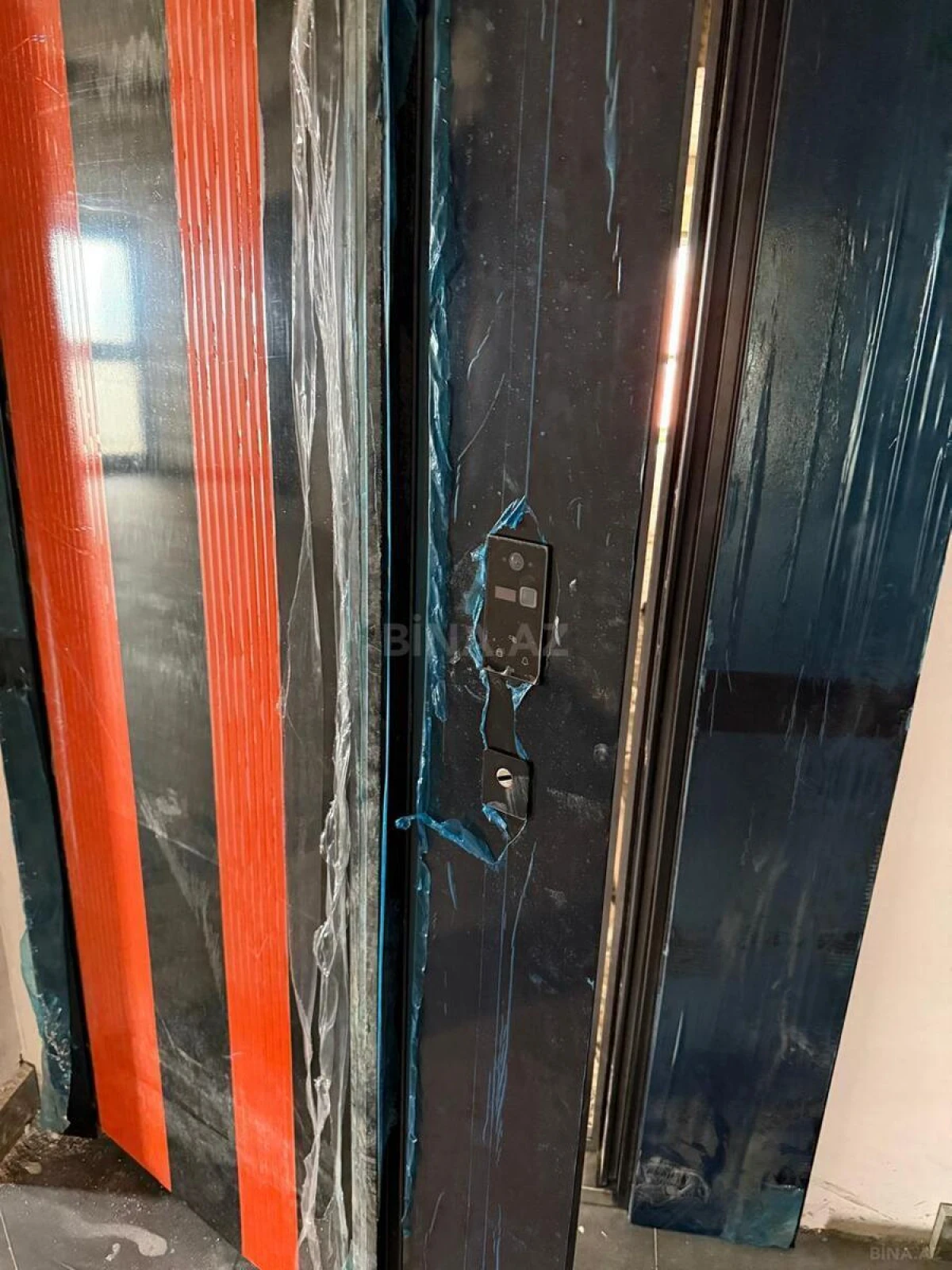 Satılır 4 otaqlı mənzil 182 m²