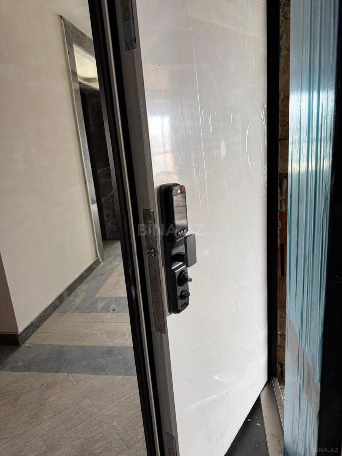 Satılır 4 otaqlı mənzil 182 m²