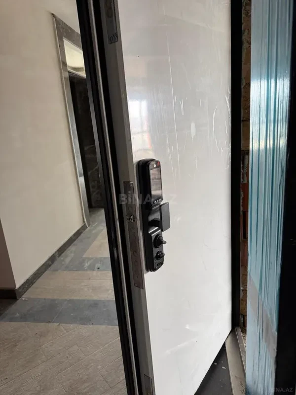 Satılır 4 otaqlı mənzil 182 m²
