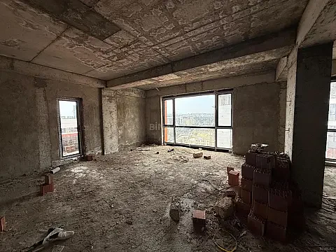 Satılır 4 otaqlı mənzil 182 m²