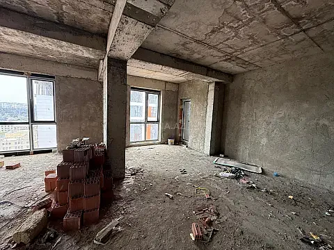 Satılır 4 otaqlı mənzil 182 m²