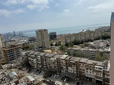 Satılır 4 otaqlı mənzil 182 m²
