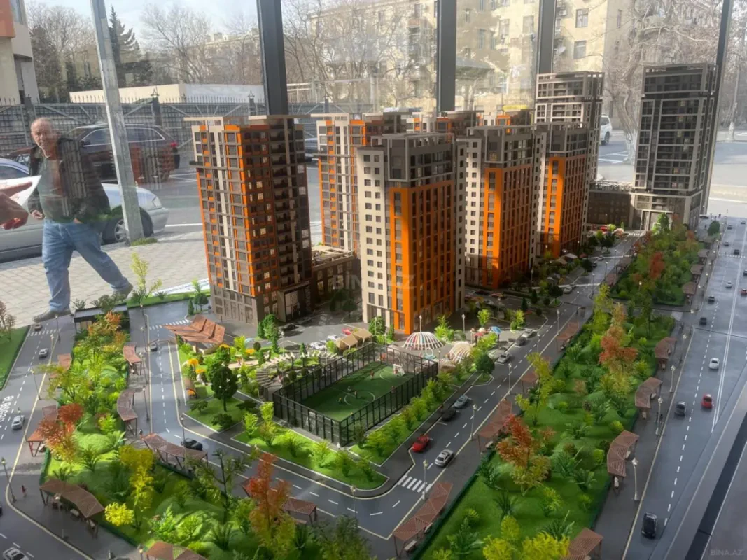 Satılır 4 otaqlı mənzil 182 m²