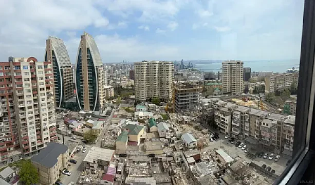 Satılır 4 otaqlı mənzil 182 m² — Bakı 4 otaq 182.00 m²