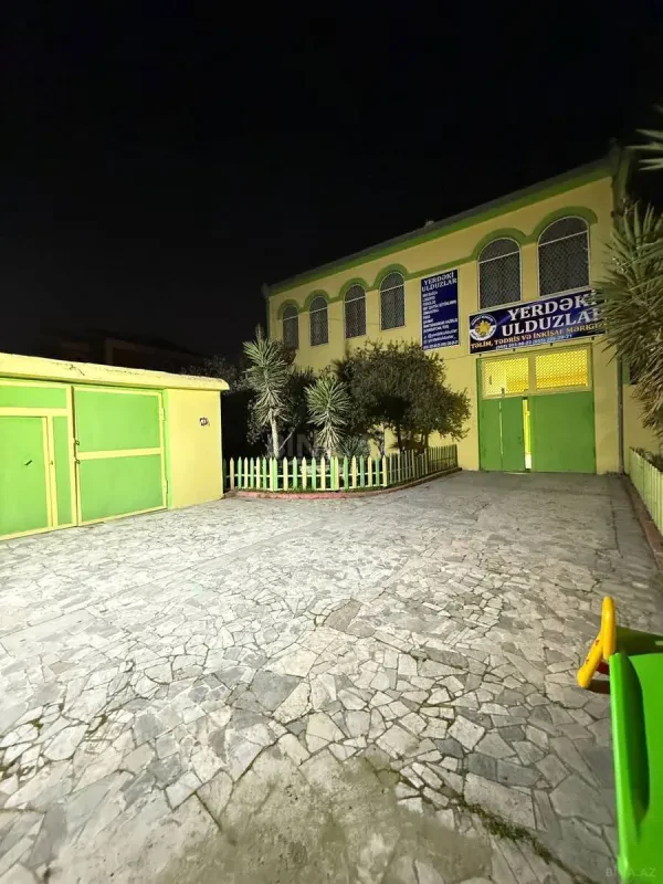 Satılır obyekt 412 m²