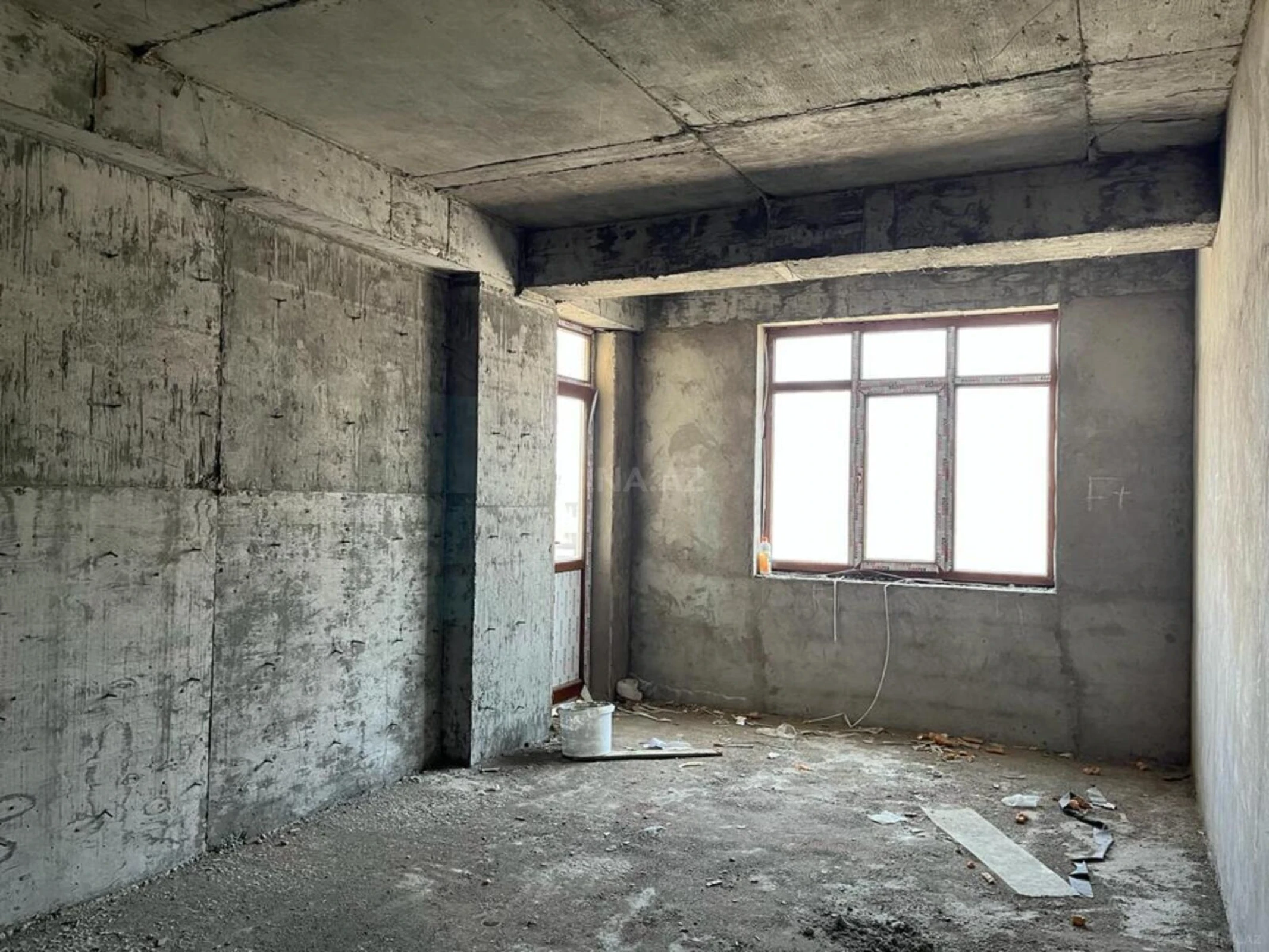 Satılır 3 otaqlı mənzil 177 m²