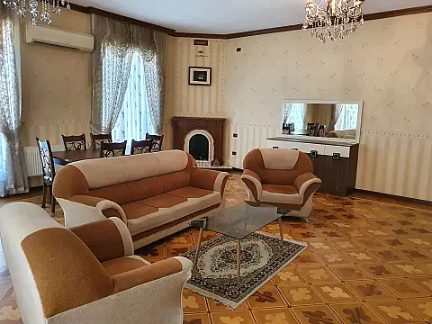 Kirayə verilir 4 otaqlı mənzil 180 m² — Bakı, Nizami 4 otaq 180.00 m²