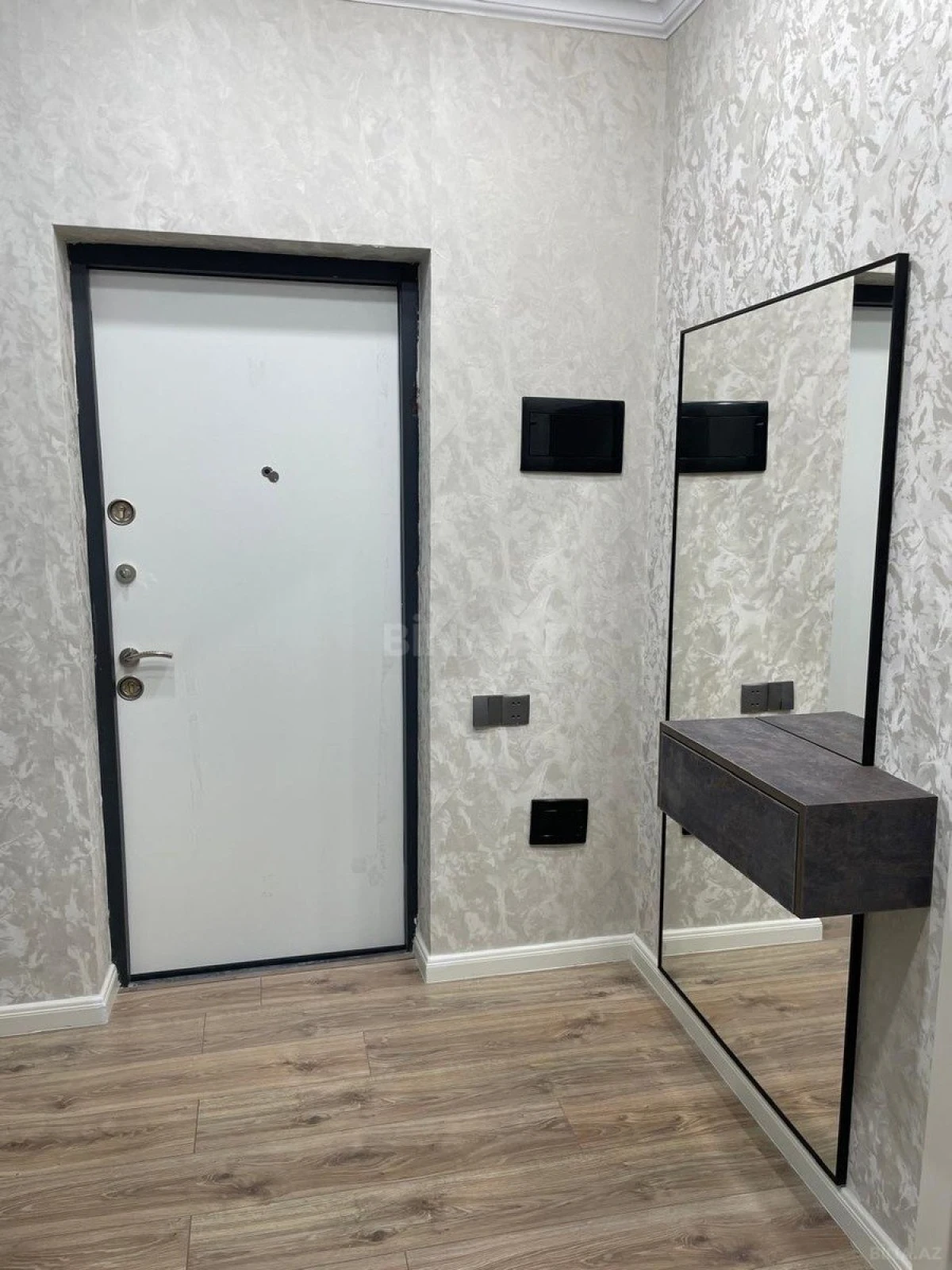 Satılır 3 otaqlı mənzil 98 m²