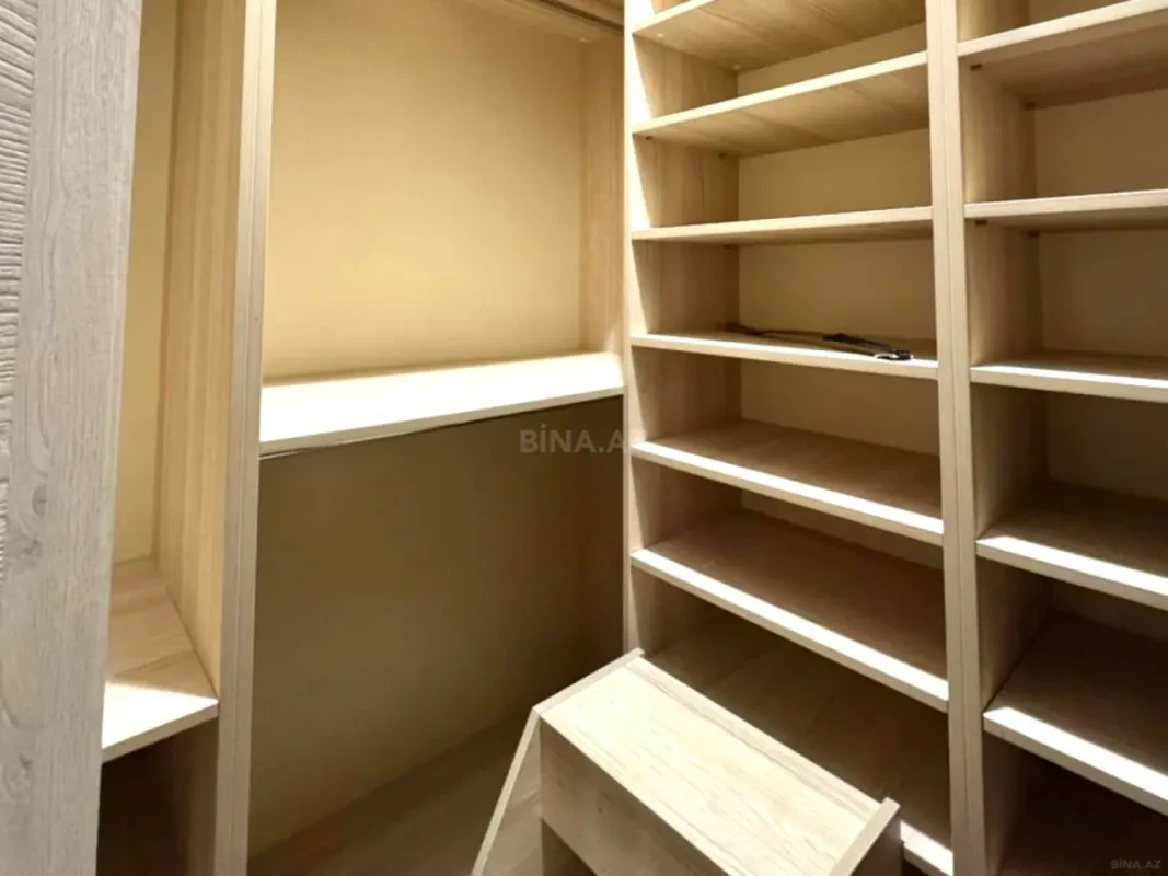 Satılır 3 otaqlı mənzil 140 m²
