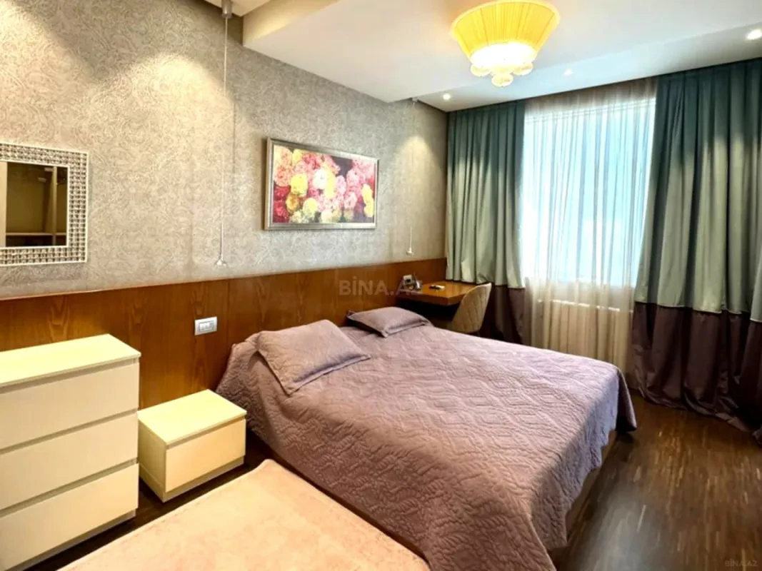 Satılır 3 otaqlı mənzil 140 m²