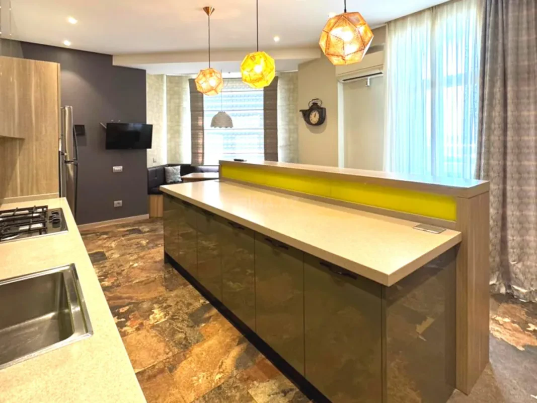 Satılır 3 otaqlı mənzil 140 m²