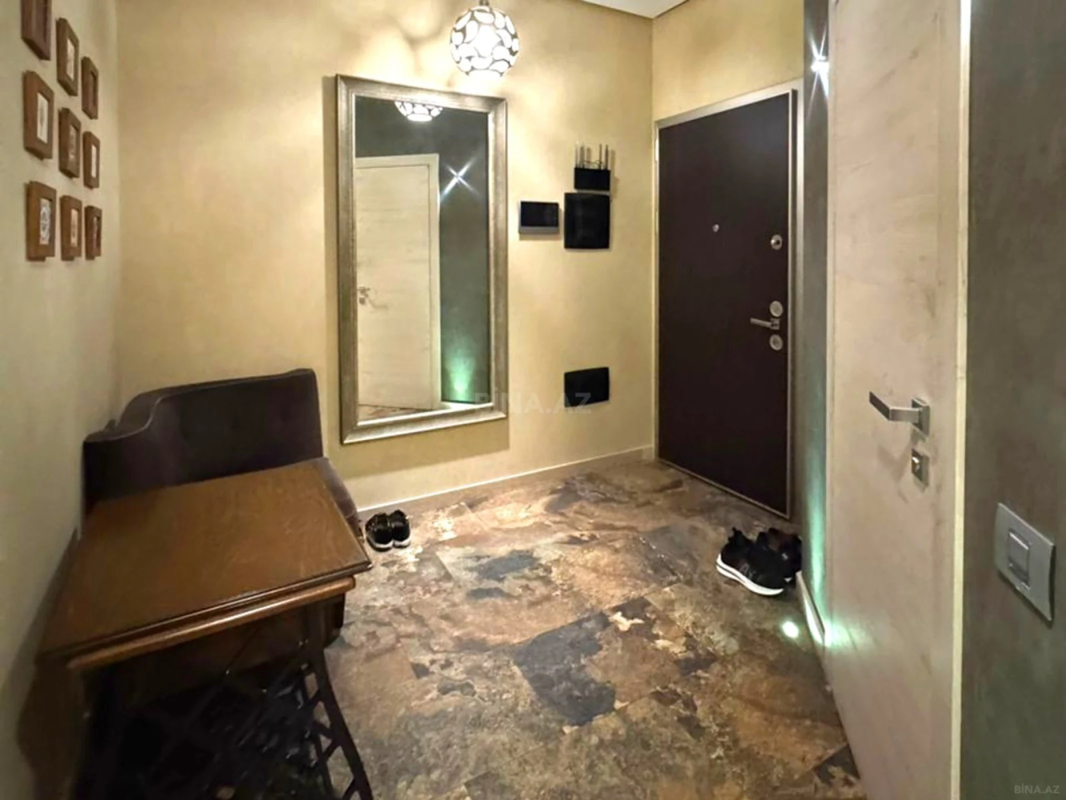 Satılır 3 otaqlı mənzil 140 m²