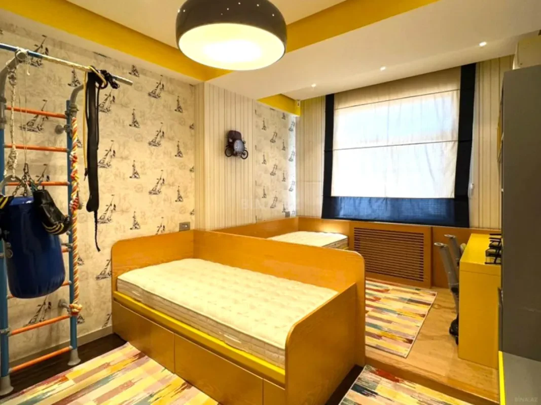 Satılır 3 otaqlı mənzil 140 m²
