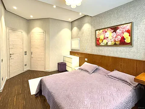 Satılır 3 otaqlı mənzil 140 m²