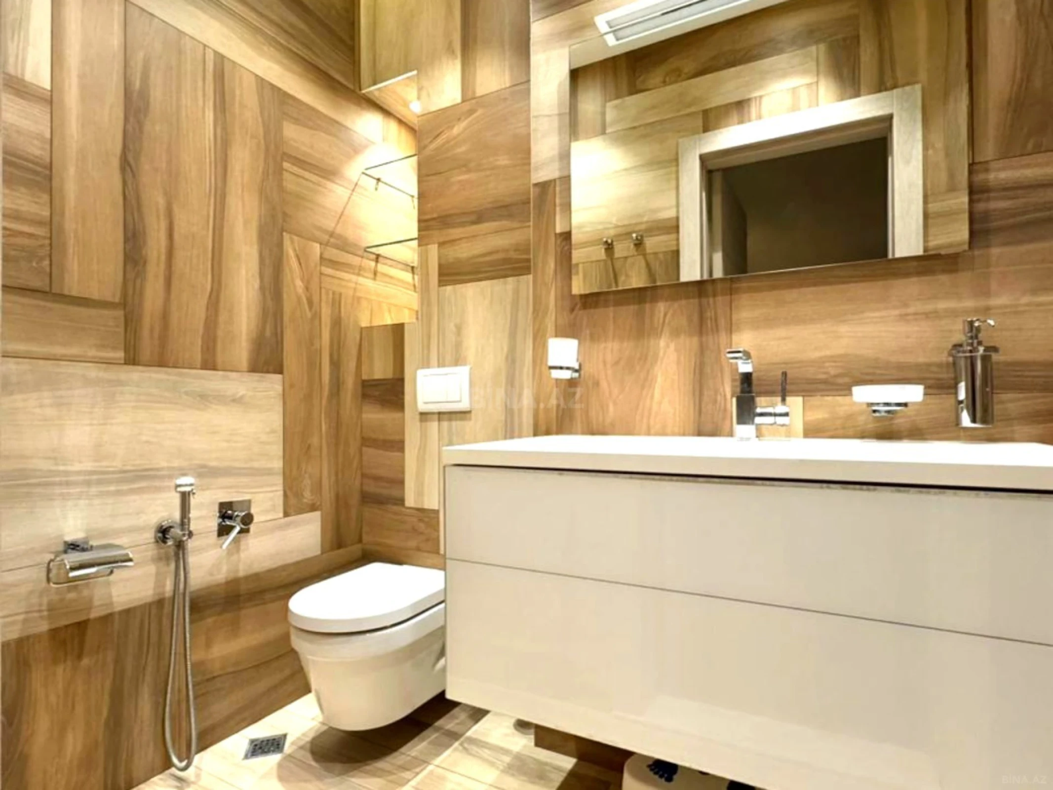 Satılır 3 otaqlı mənzil 140 m²