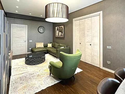 Satılır 3 otaqlı mənzil 140 m²