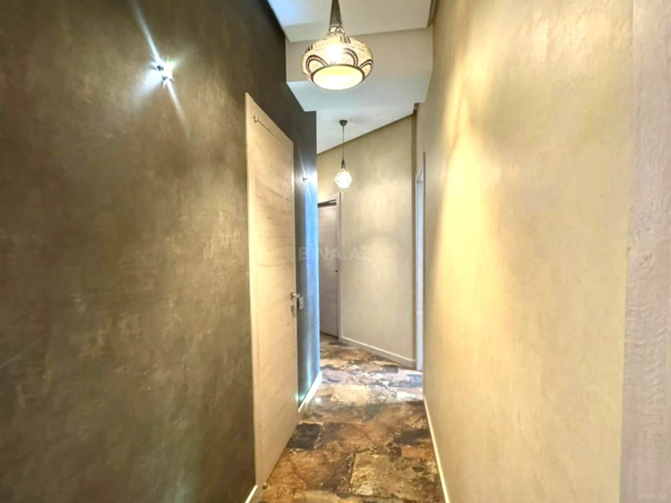 Satılır 3 otaqlı mənzil 140 m²