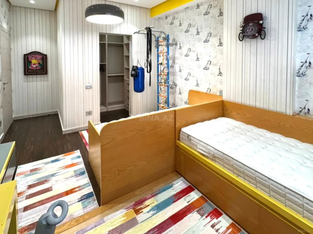 Satılır 3 otaqlı mənzil 140 m²