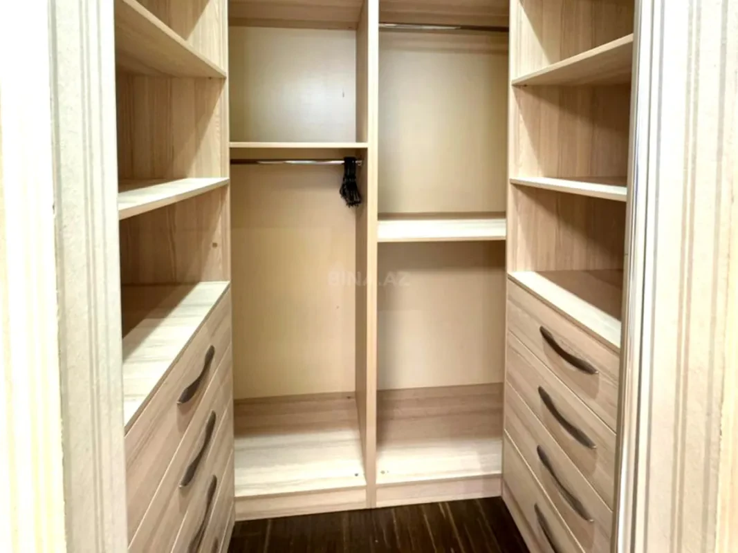 Satılır 3 otaqlı mənzil 140 m²