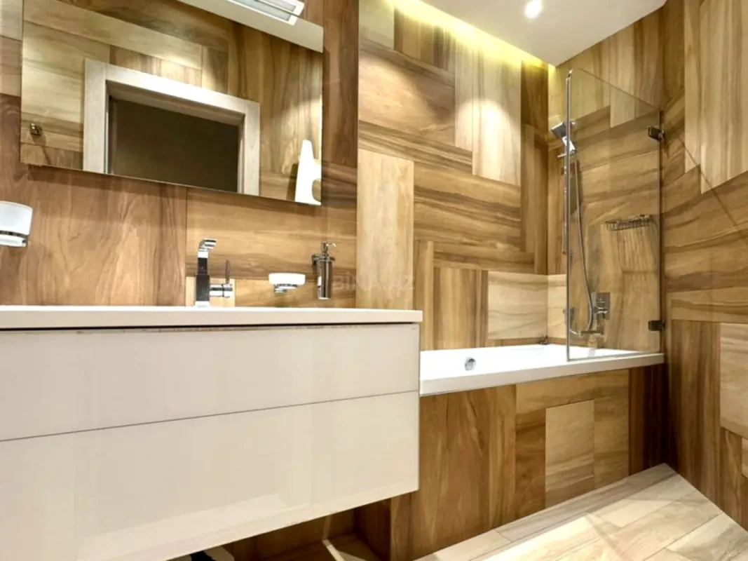 Satılır 3 otaqlı mənzil 140 m²