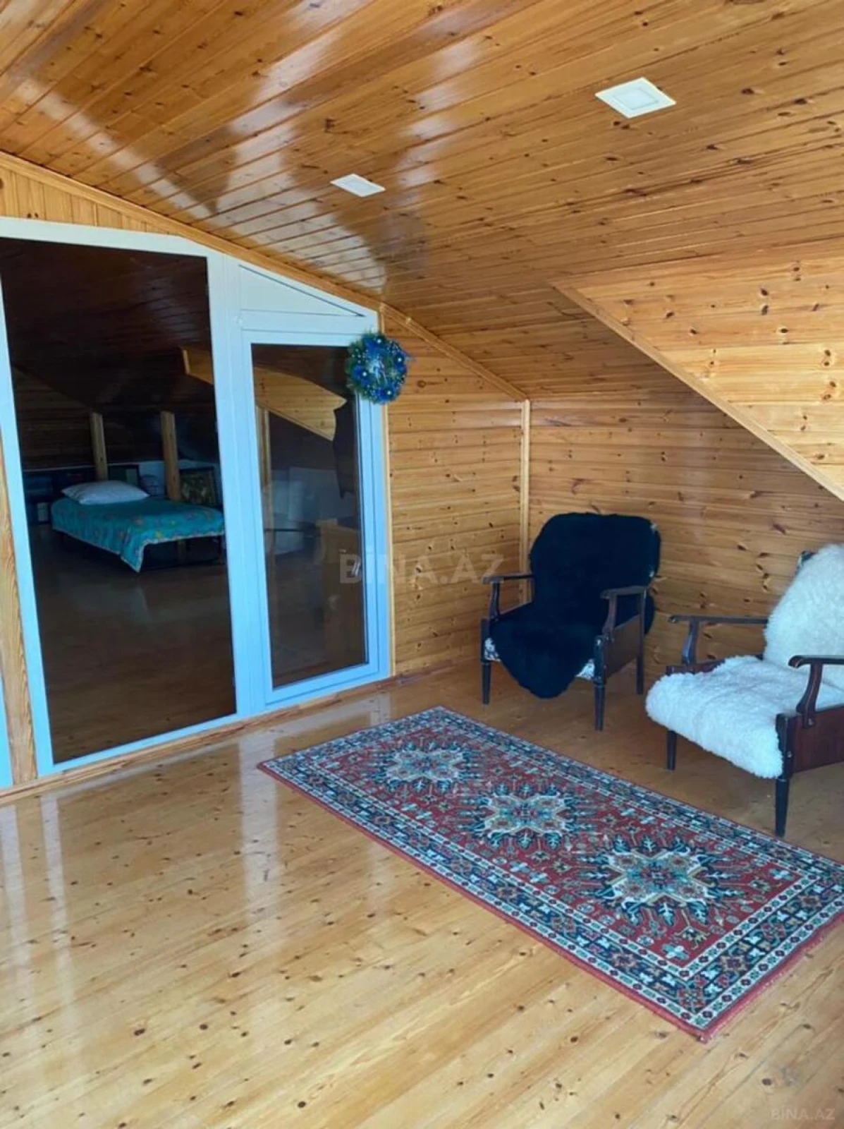 Satılır 8 otaqlı həyət evi 300 m²