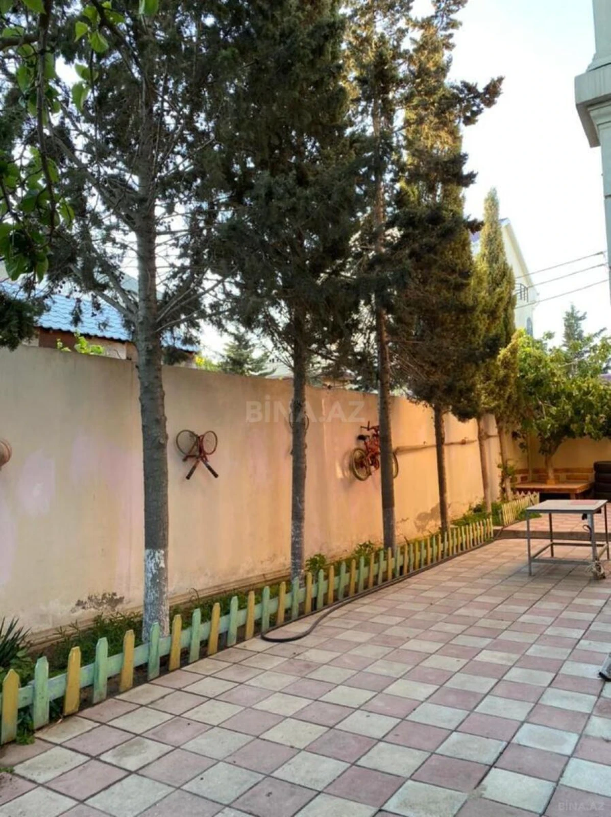 Satılır 8 otaqlı həyət evi 300 m²