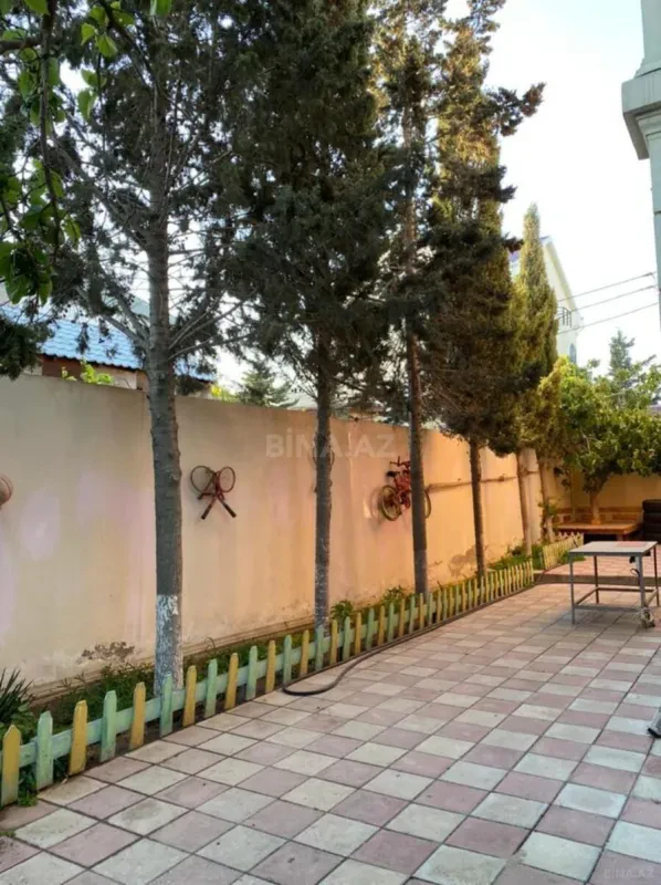 Satılır 8 otaqlı həyət evi 300 m²