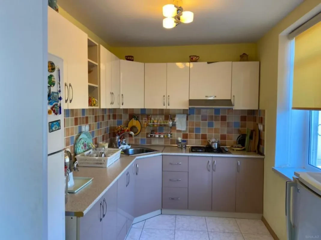 Satılır 8 otaqlı həyət evi 300 m²