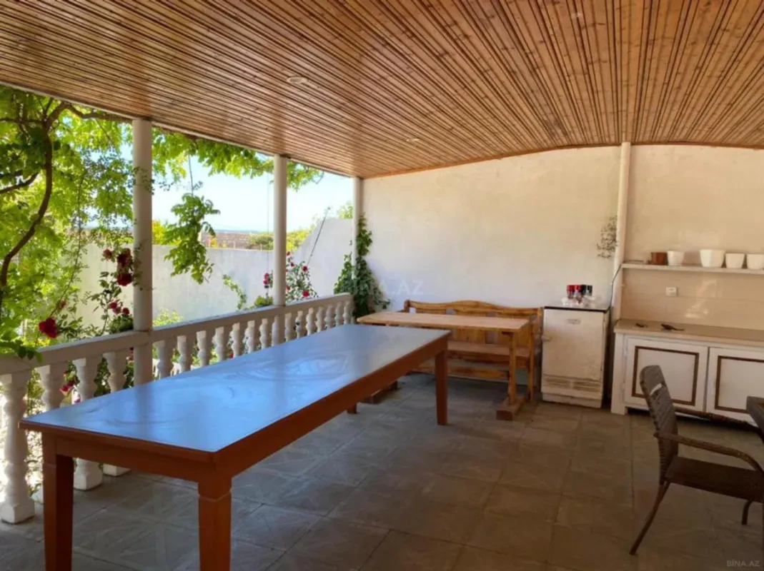 Satılır 8 otaqlı həyət evi 300 m²