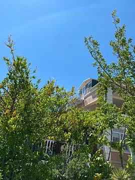 Satılır 8 otaqlı həyət evi 300 m²