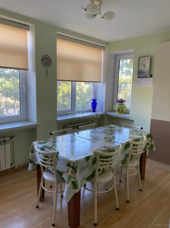 Satılır 8 otaqlı həyət evi 300 m²