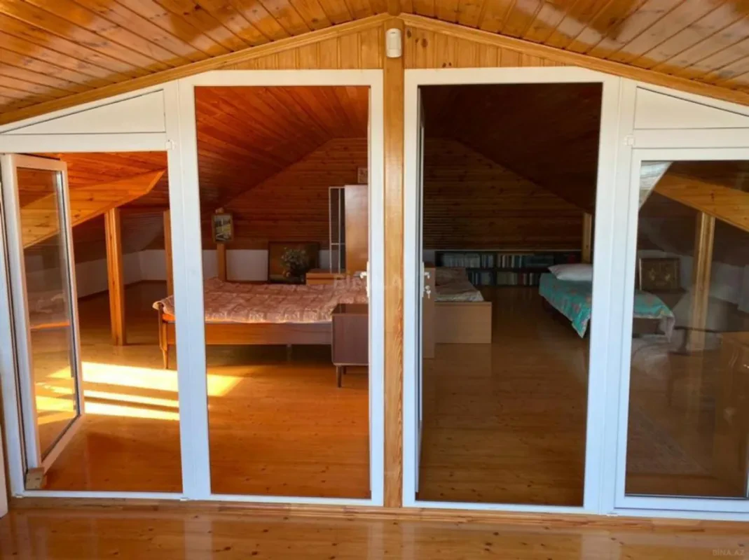 Satılır 8 otaqlı həyət evi 300 m²