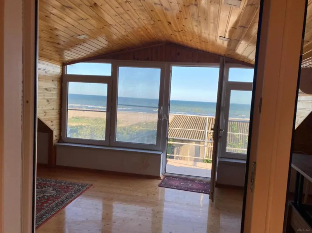 Satılır 8 otaqlı həyət evi 300 m²