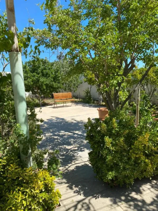 Satılır 8 otaqlı həyət evi 300 m²
