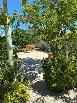 Satılır 8 otaqlı həyət evi 300 m²