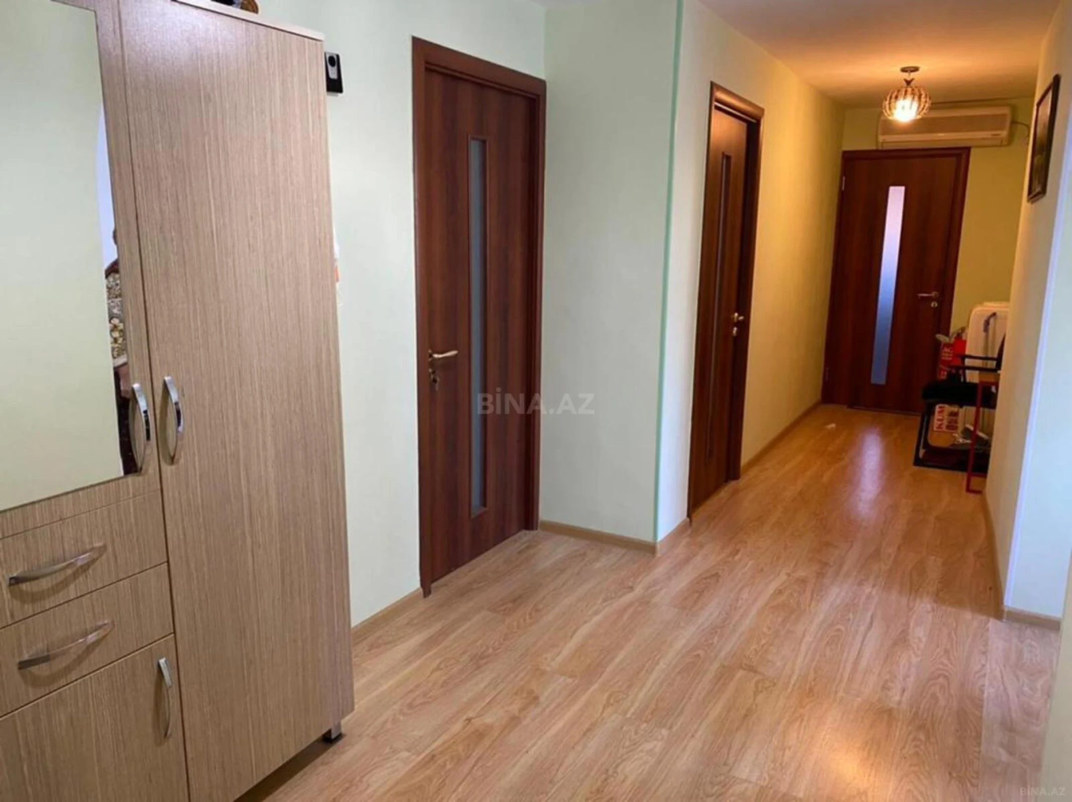 Satılır 8 otaqlı həyət evi 300 m²