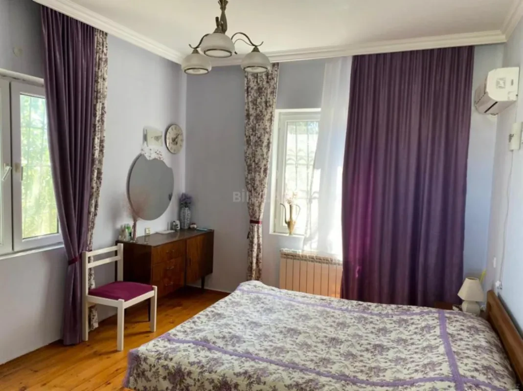 Satılır 8 otaqlı həyət evi 300 m²