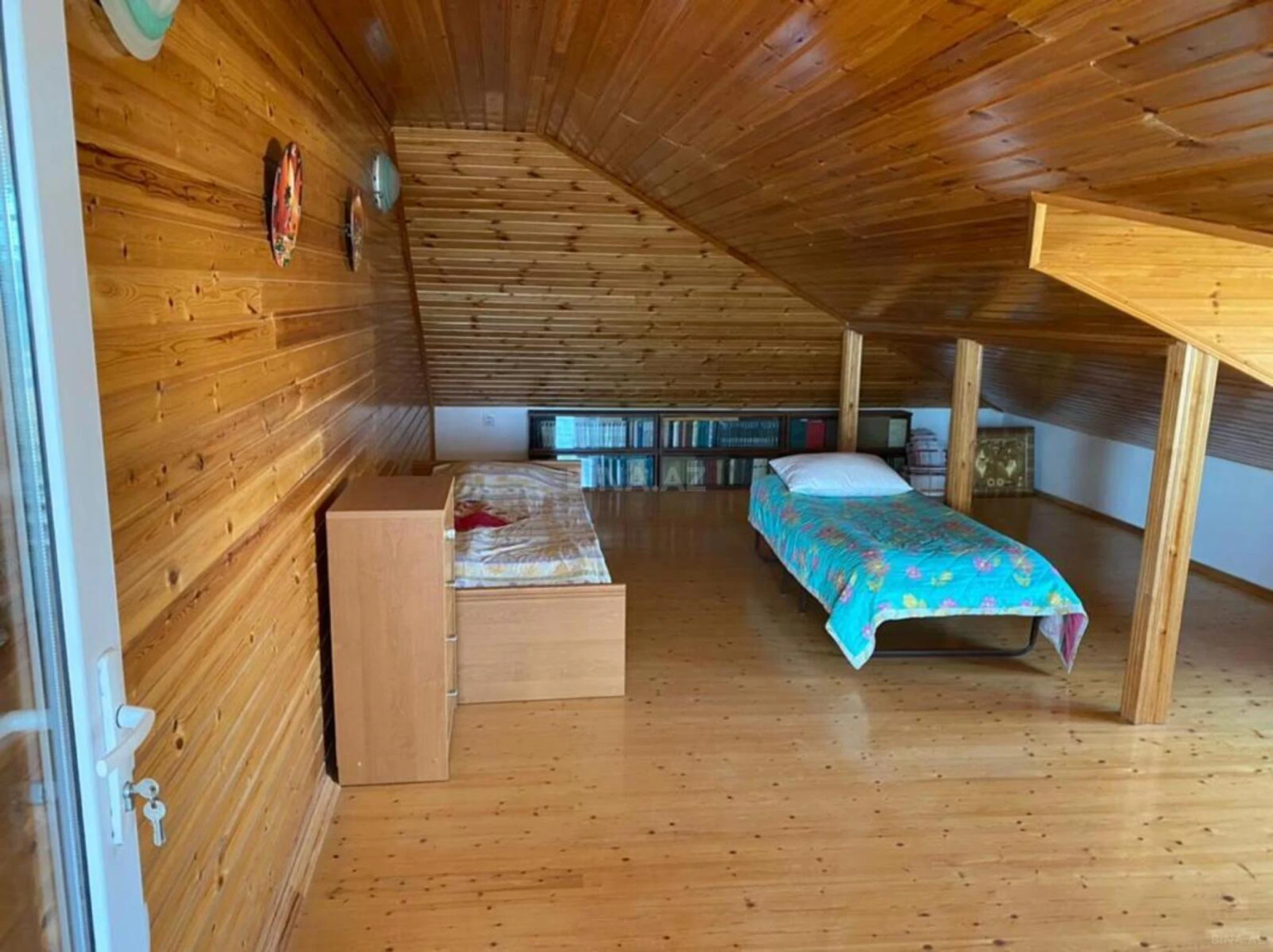 Satılır 8 otaqlı həyət evi 300 m²