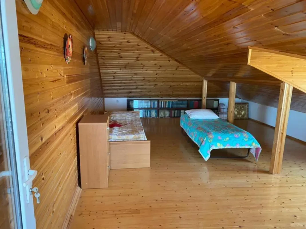 Satılır 8 otaqlı həyət evi 300 m²