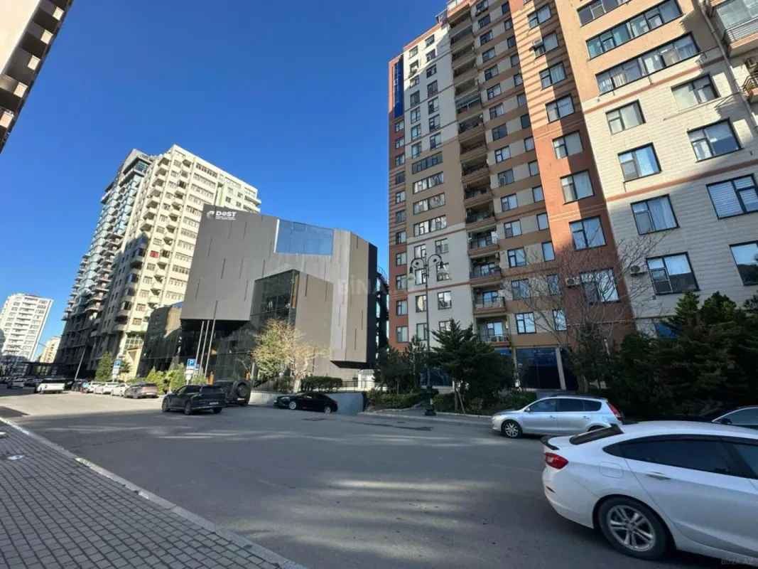 Satılır 4 otaqlı mənzil 185 m²