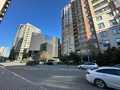 Satılır 4 otaqlı mənzil 185 m² — Bakı 4 otaq 185.00 m²