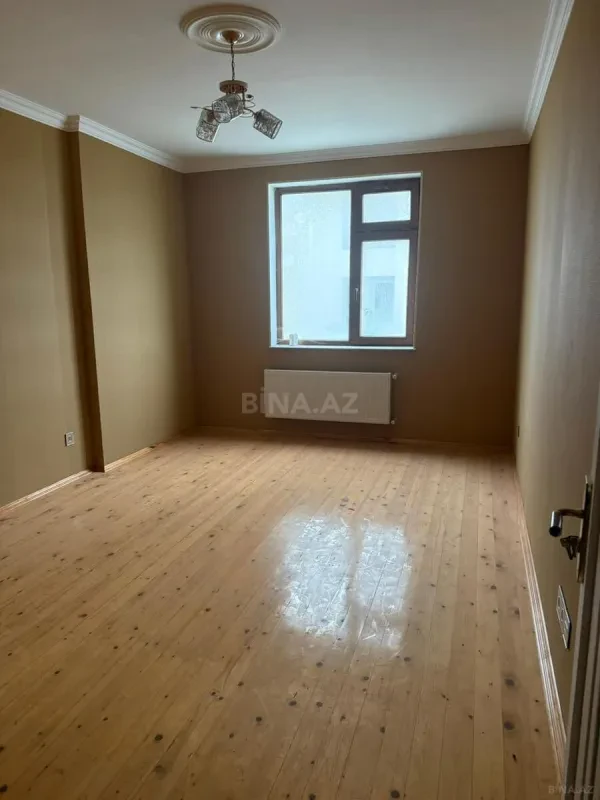 Satılır 4 otaqlı mənzil 110 m²