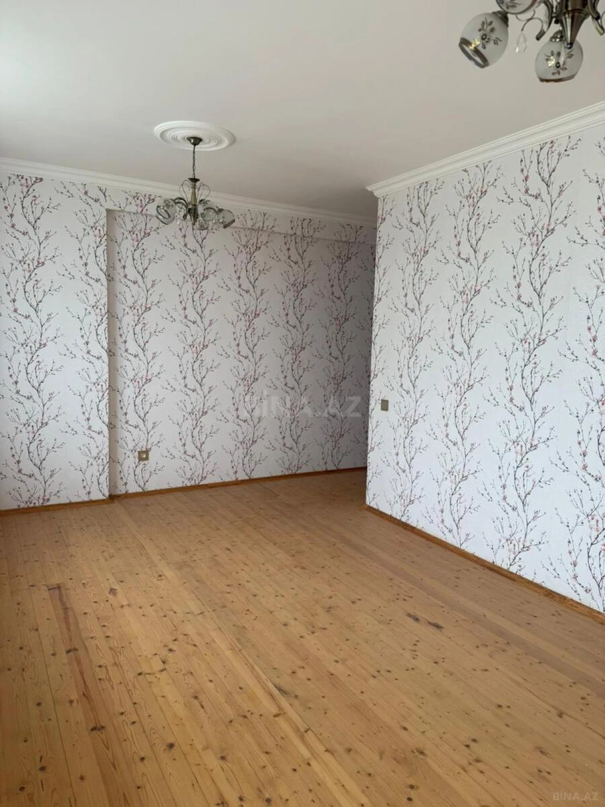 Satılır 4 otaqlı mənzil 110 m²