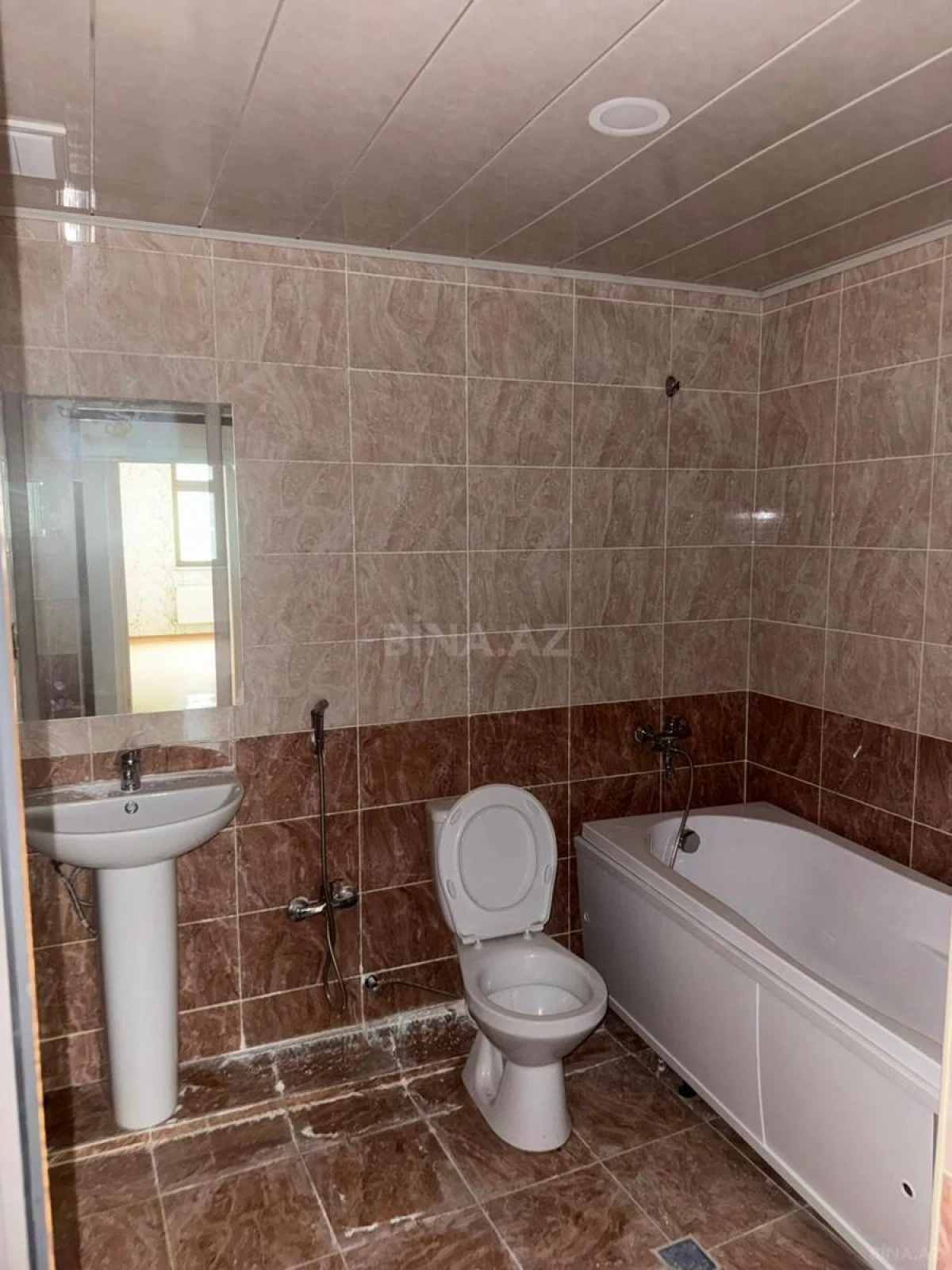 Satılır 4 otaqlı mənzil 110 m²