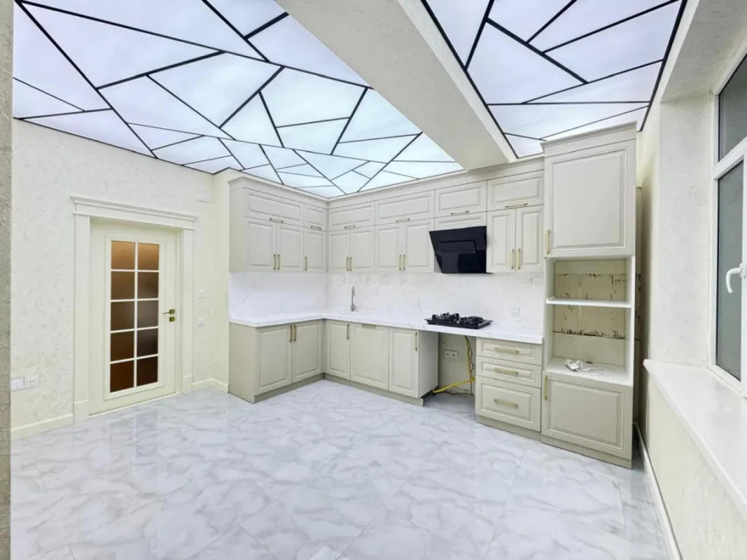 Satılır 4 otaqlı mənzil 160 m²