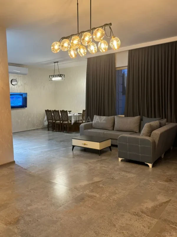 Kirayə verilir 5 otaqlı həyət evi 450 m²